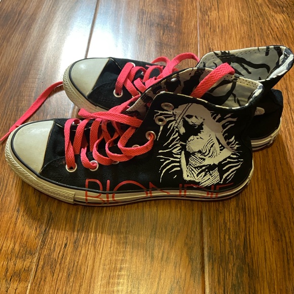 Blondie ⚡️ - Picture 4 of 6